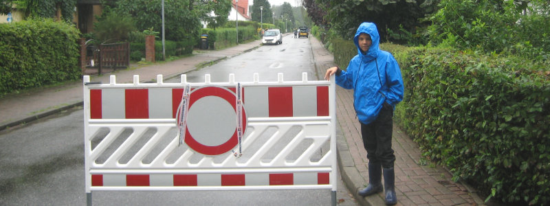 Für das Straßenfest ist abgesperrt.